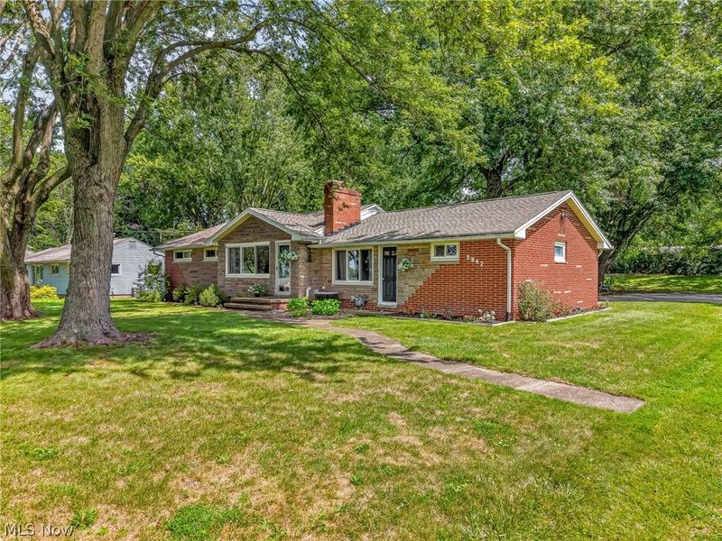 9842 Market Avenue N, Hartville, OH 44632 Photo 2