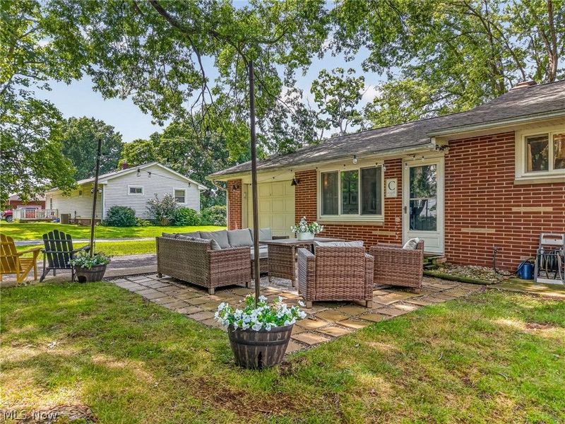9842 Market Avenue N, Hartville, OH 44632 Photo 23