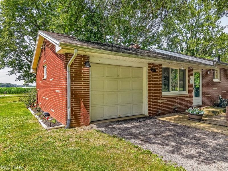 9842 Market Avenue N, Hartville, OH 44632 Photo 25