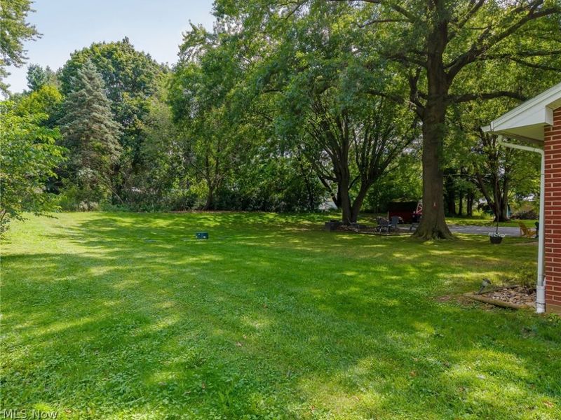 9842 Market Avenue N, Hartville, OH 44632 Photo 30