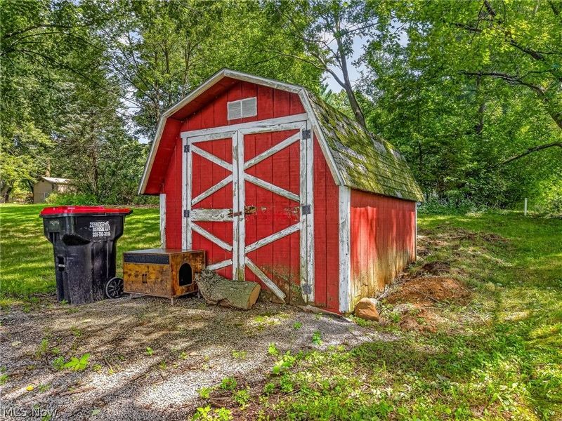9842 Market Avenue N, Hartville, OH 44632 Photo 31