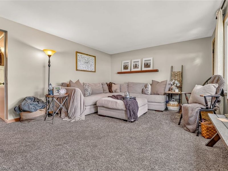 9842 Market Avenue N, Hartville, OH 44632 Photo 6
