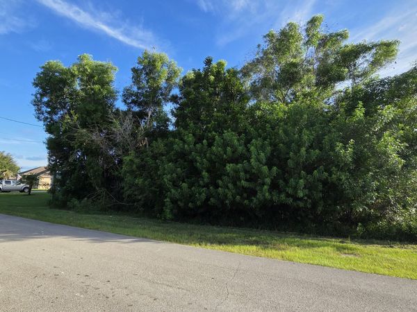 1692 SE BLACKWELL Drive, Port St. Lucie, FL 34952