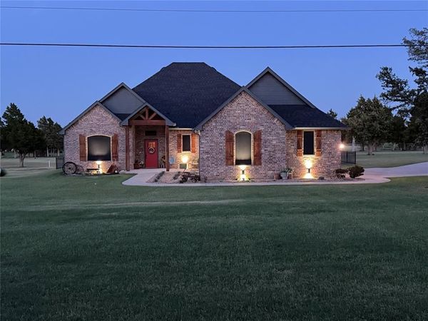 2040 S MAY Avenue, Guthrie, OK 73044