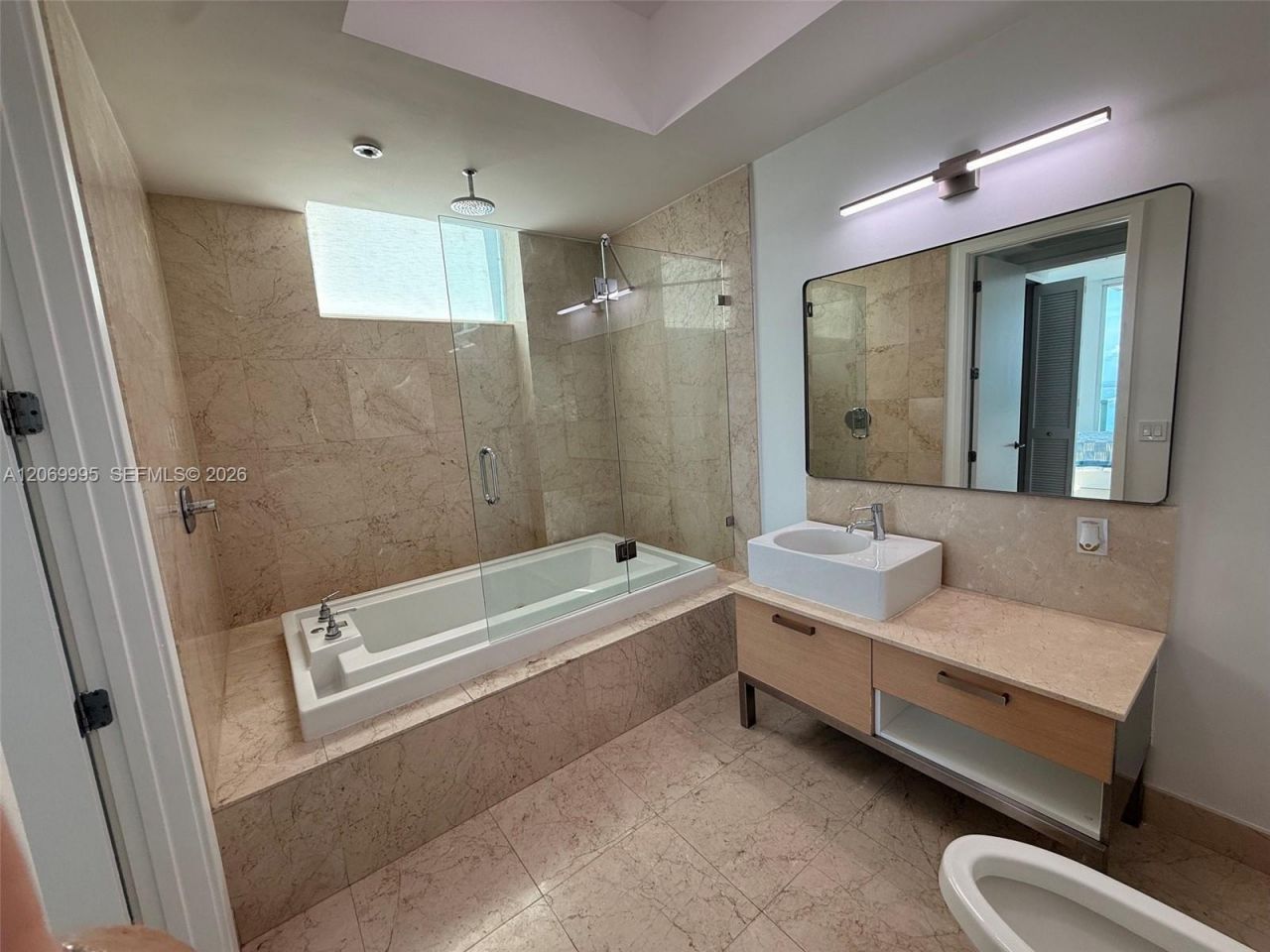 218 SE 14th St , Unit TS107, Miami, FL 33131 Photo
