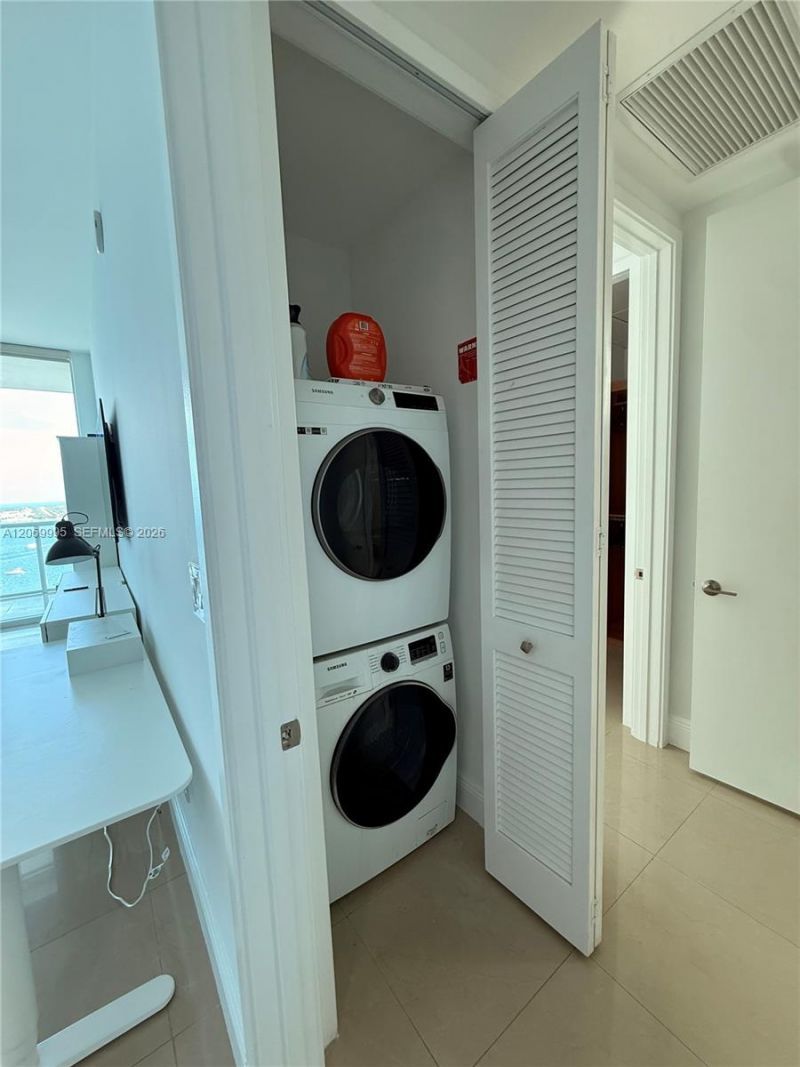 218 SE 14th St , Unit TS107, Miami, FL 33131 Photo