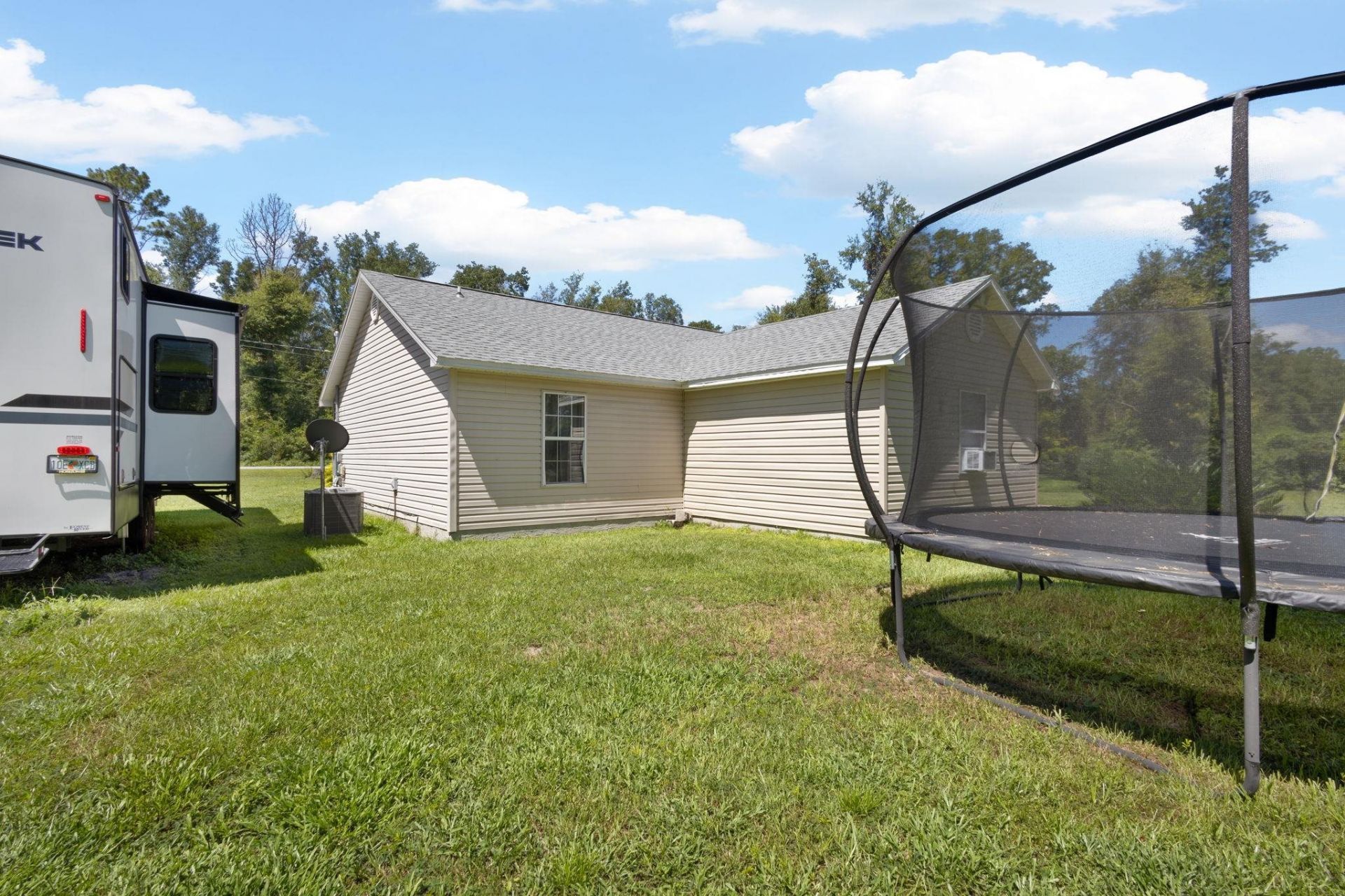 198 NE Gloriosa Lane, Lee, FL 32059 Photo