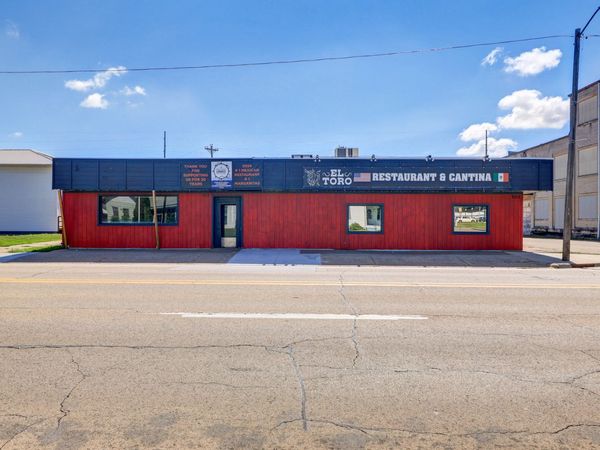 701-703 N 2nd Street , Clinton, IA 52732
