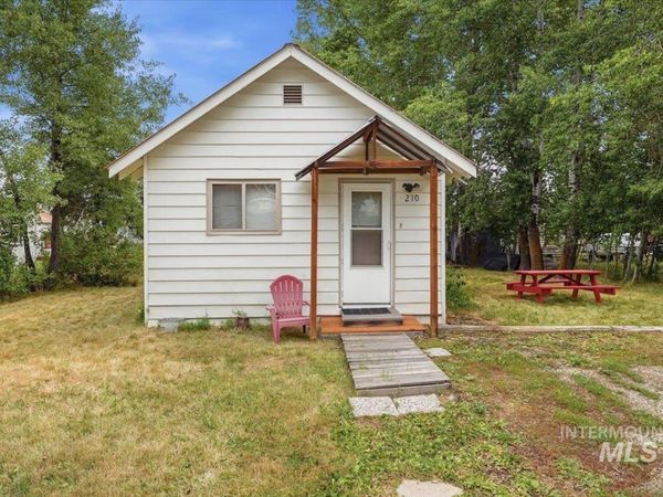 210 S Idaho St, Cascade, ID 83611