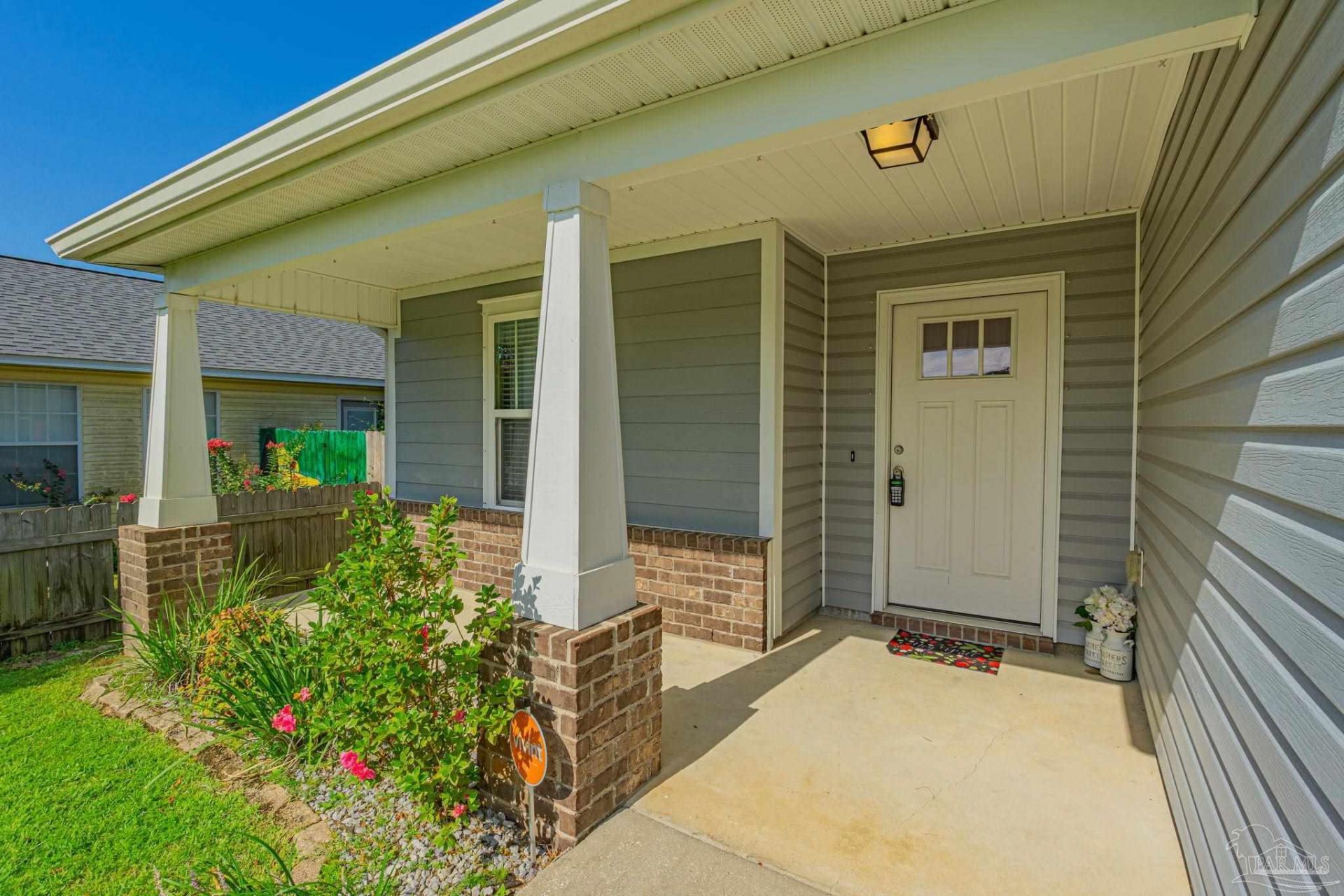 2009 Presidio St, Navarre, FL 32566 Main Photo