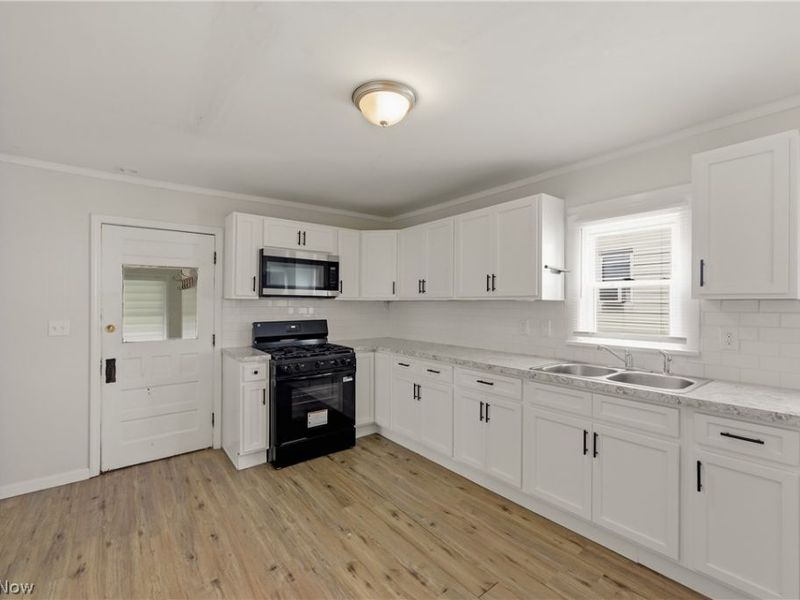 3810 Highland Road , Cleveland, OH 44111 Photo 13