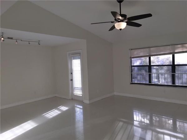 4261 W Mcnab Road, Unit 32, Pompano Beach, FL 33069
