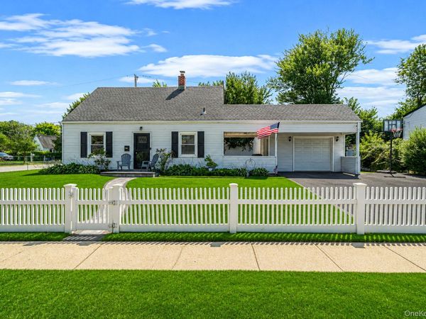 126 Cotton Lane , Levittown, NY 11756