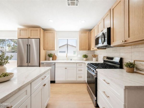 35 Hickory Street , Las Vegas, NV 89110