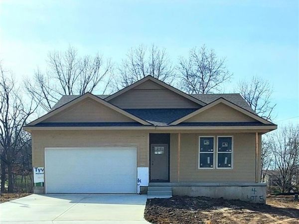 103 Highland Drive, Smithville, MO 64089