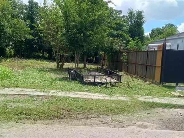 2409 FLOOD Street , New Orleans, LA 70117