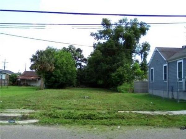 2027 DESLONDE Street , New Orleans, LA 70117