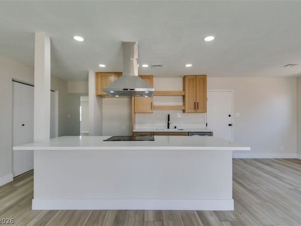 5901 Shawnee Avenue , Las Vegas, NV 89107