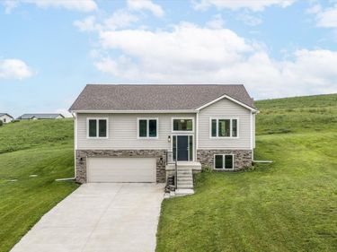 105 BLUEGRASS Lane, WOODBINE, IA 51579