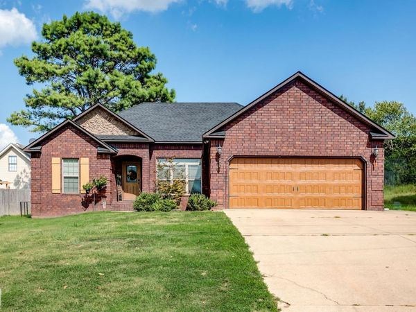1112 Paragould Drive, Jonesboro, AR 72401