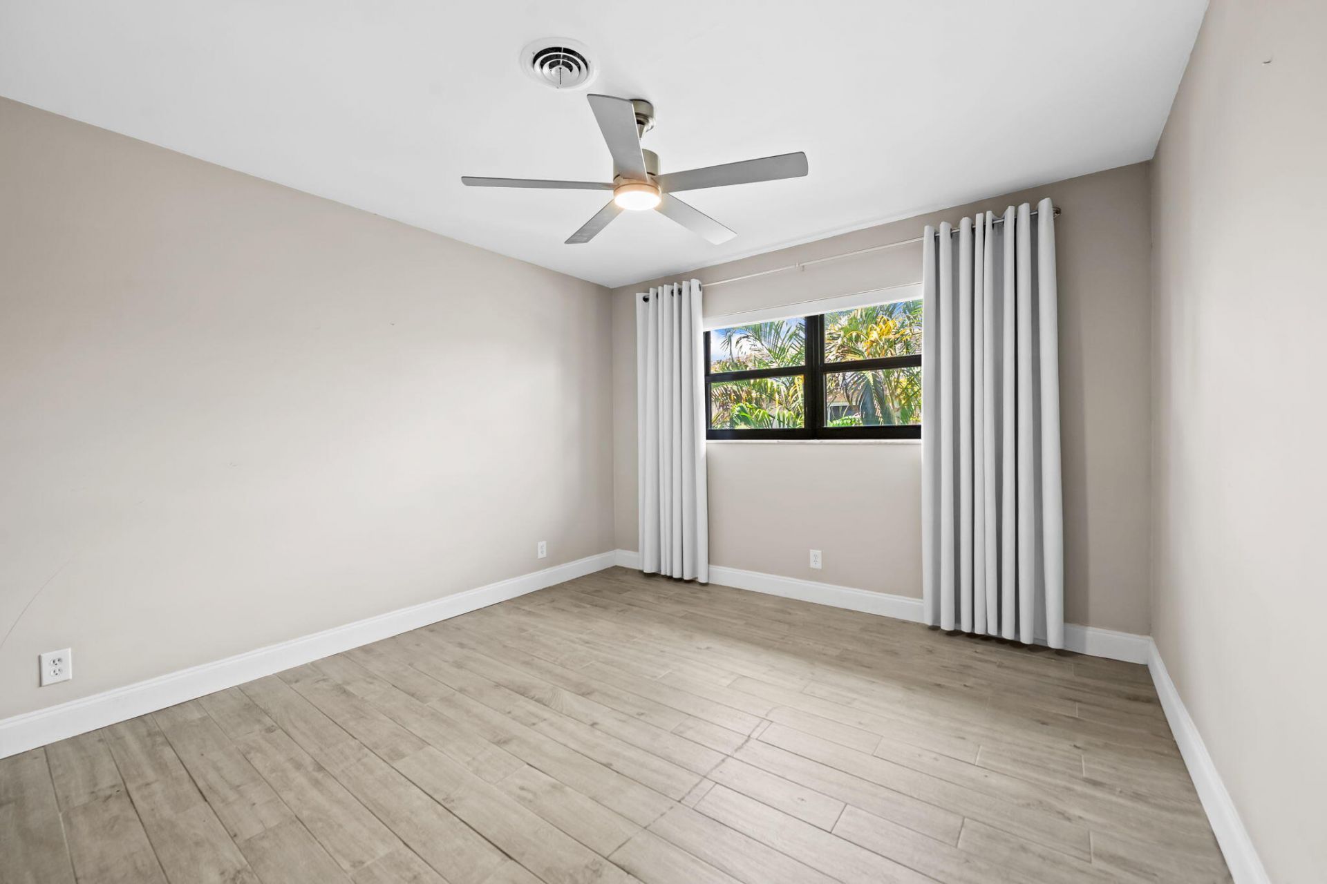 2700 NE 56th Court, Unit 4B, Fort Lauderdale, FL 33308 Photo