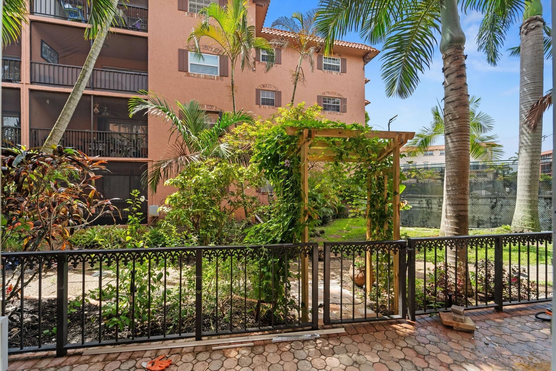 620 Tennis Club Drive, Unit 103, Fort Lauderdale, FL 33311 Photo