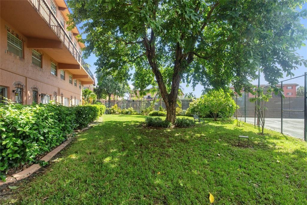 620 Tennis Club Drive, Unit 103, Fort Lauderdale, FL 33311 Photo
