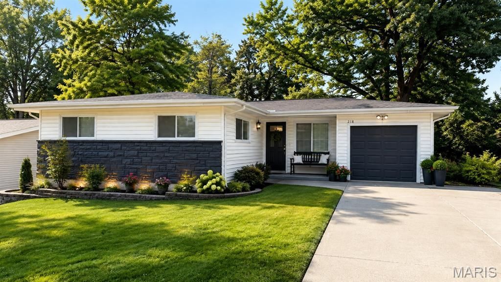 218 Martigney Drive , Saint Louis, MO 63129 Main Photo