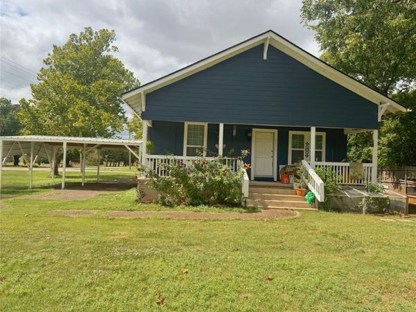 611 SW 6th Street, Lindsay, OK 73052