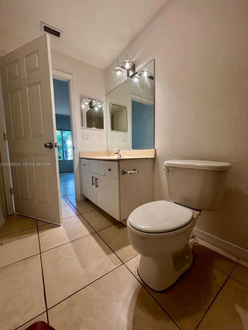 3824 SW 48th Ave , Unit 3824, Hollywood, FL 33023 Photo