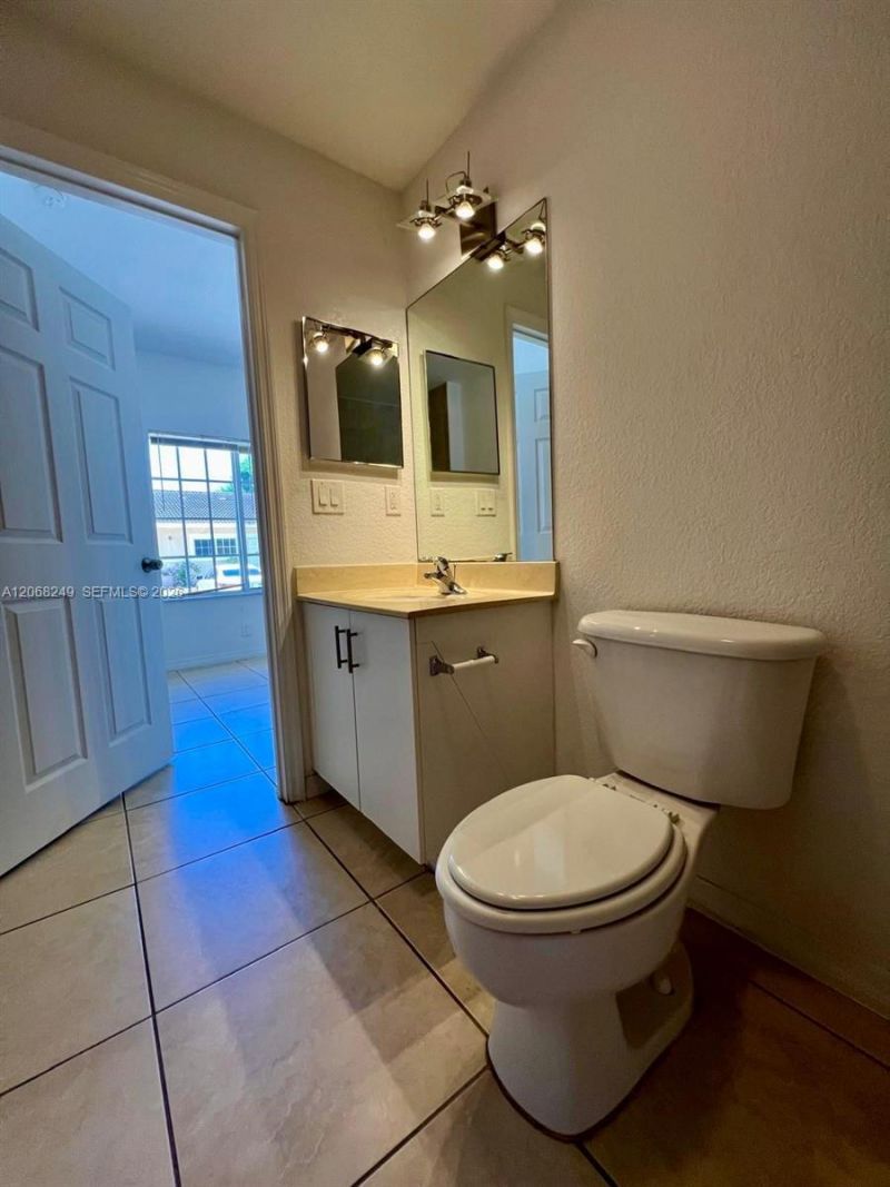 3824 SW 48th Ave , Unit 3824, Hollywood, FL 33023 Photo