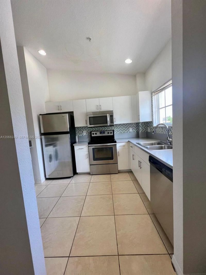 3824 SW 48th Ave , Unit 3824, Hollywood, FL 33023 Photo