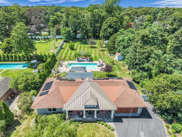 6 N Howells Point Road, Bellport Village, NY 11713