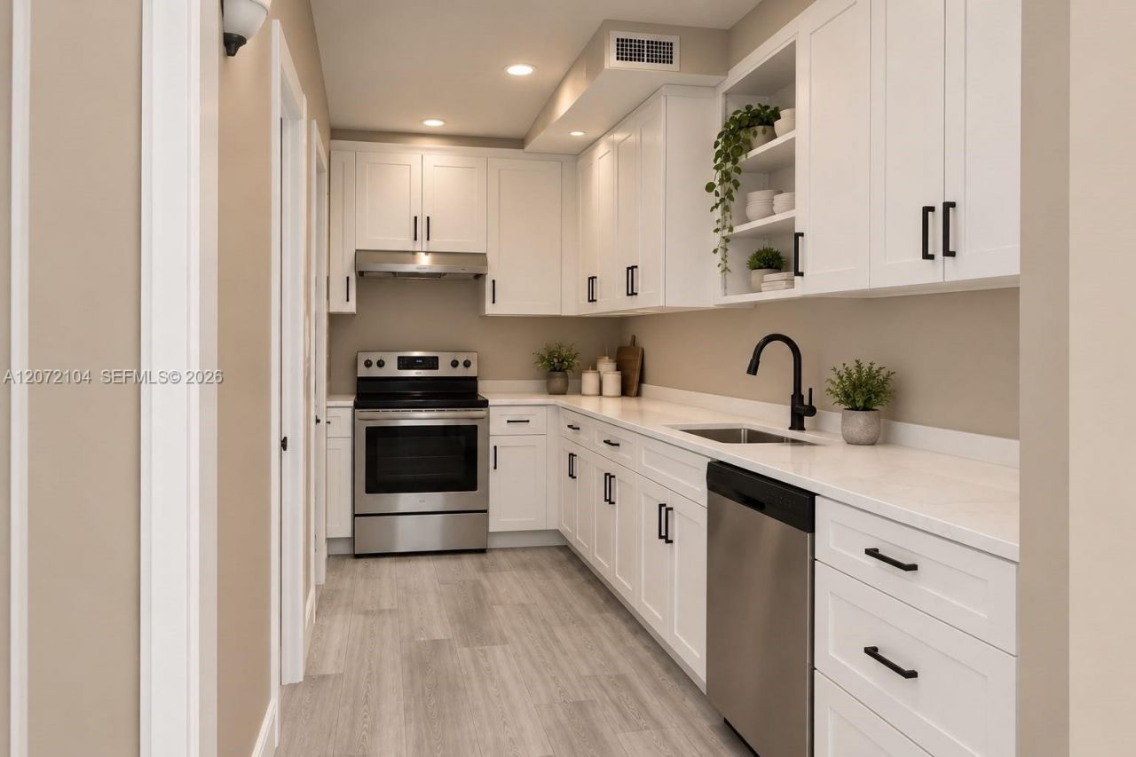 7832 Collins Ave, Unit 202, Miami Beach, FL 33141 Photo
