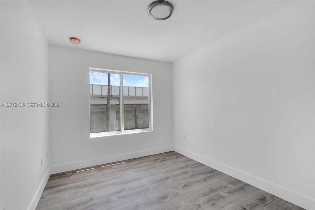 1627 NW 40th St, Miami, FL 33142 Photo