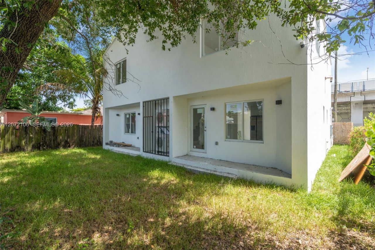 1627 NW 40th St, Miami, FL 33142 Photo