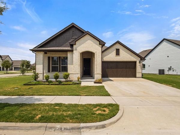 2900 Bluff Creek Drive, Mansfield, TX 76063