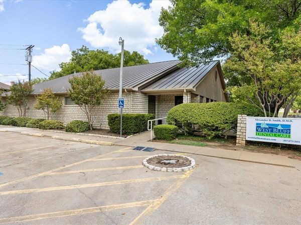 310 W Bluff Street, Granbury, TX 76048