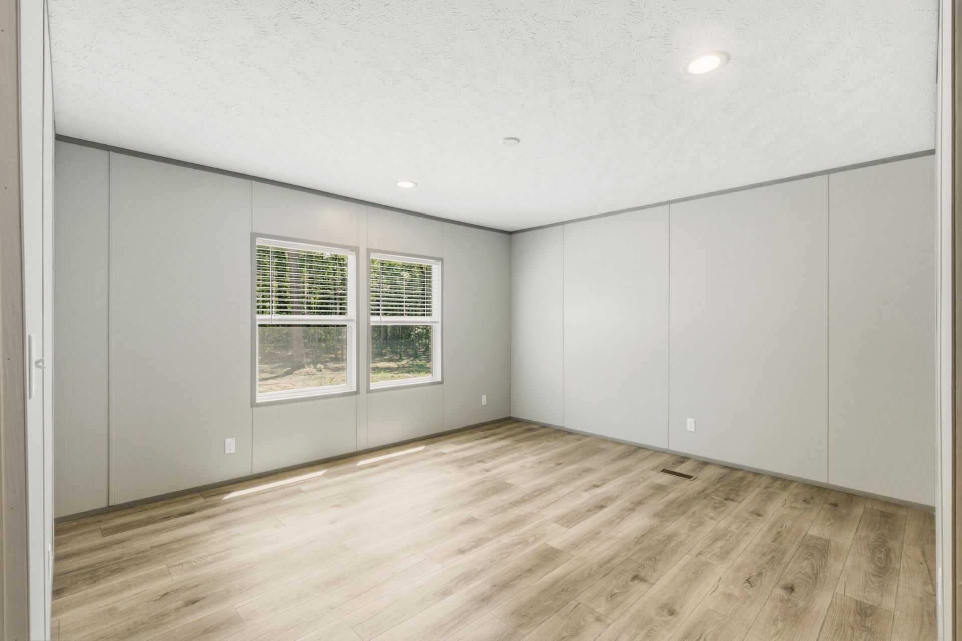 1370 Hudson Road Photo 31