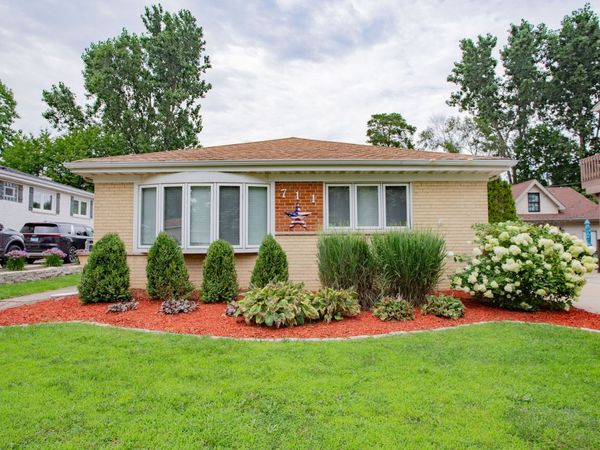 711 Schiller Street , Itasca, IL 60143