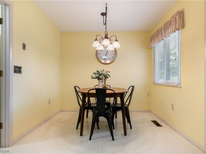 19281 Idlewood Trail, Strongsville, OH 44149 Photo 11