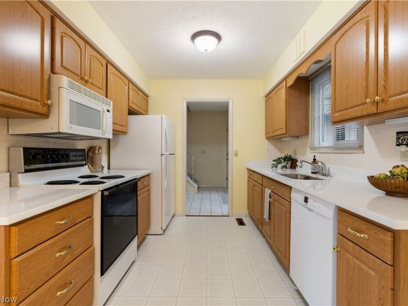 19281 Idlewood Trail, Strongsville, OH 44149 Photo 15