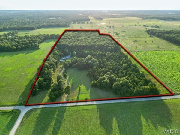 17499 Ostrich Drive , Lebanon, MO 65536