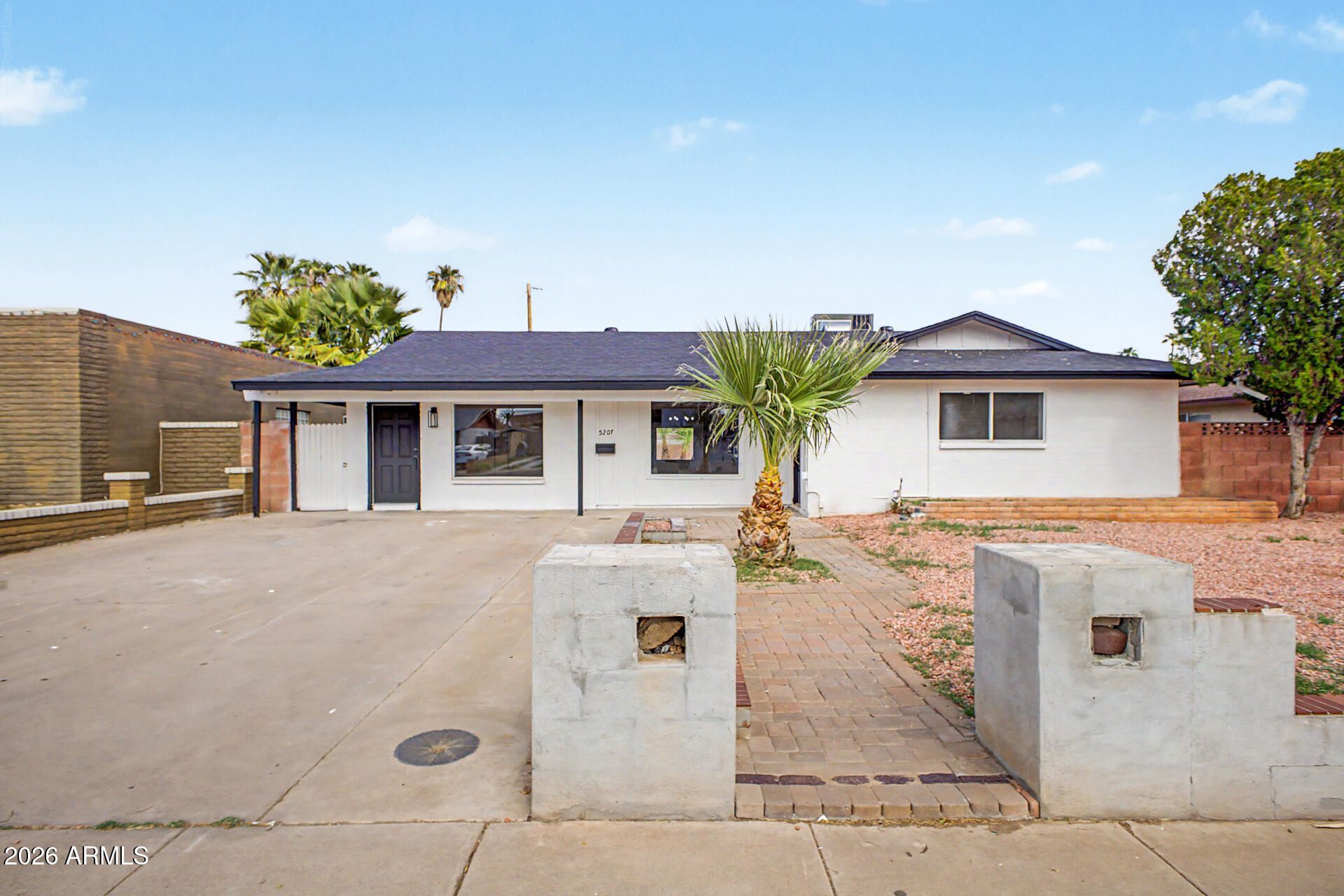 5207 N 39th Drive, Phoenix, AZ 85019 Main Photo