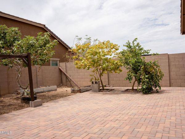 5343 W HACKAMORE Drive, Phoenix, AZ 85083