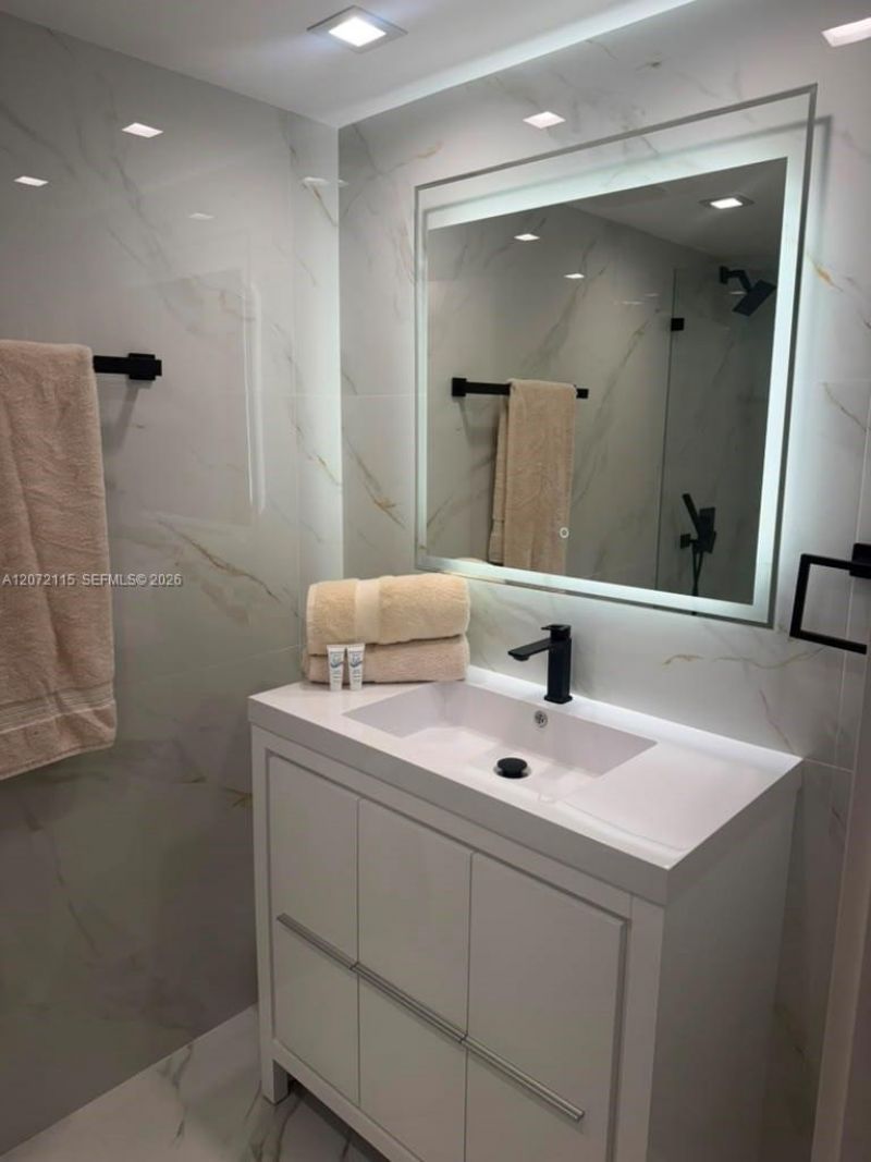 251 174th St, Unit 1414, Sunny Isles Beach, FL 33160 Photo