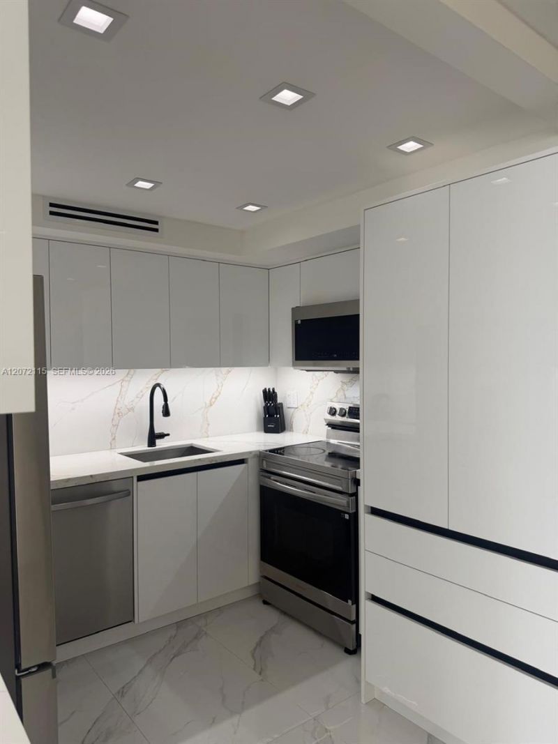 251 174th St, Unit 1414, Sunny Isles Beach, FL 33160 Photo