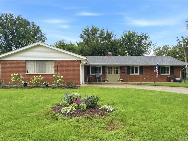 555 Adrian Court, Fairborn, OH 45324 Photo 2