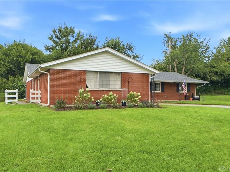 555 Adrian Court, Fairborn, OH 45324 Photo 3