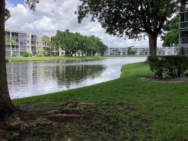 9325 LAGOON Place, Unit 107, Davie, FL 33324